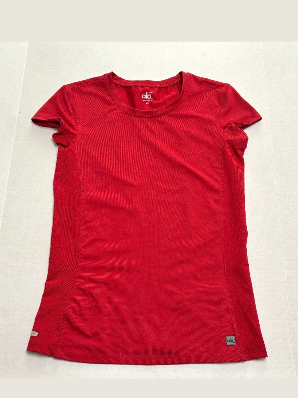Alo Coolfit Women's Red Short Sleeved Shirt Size XS